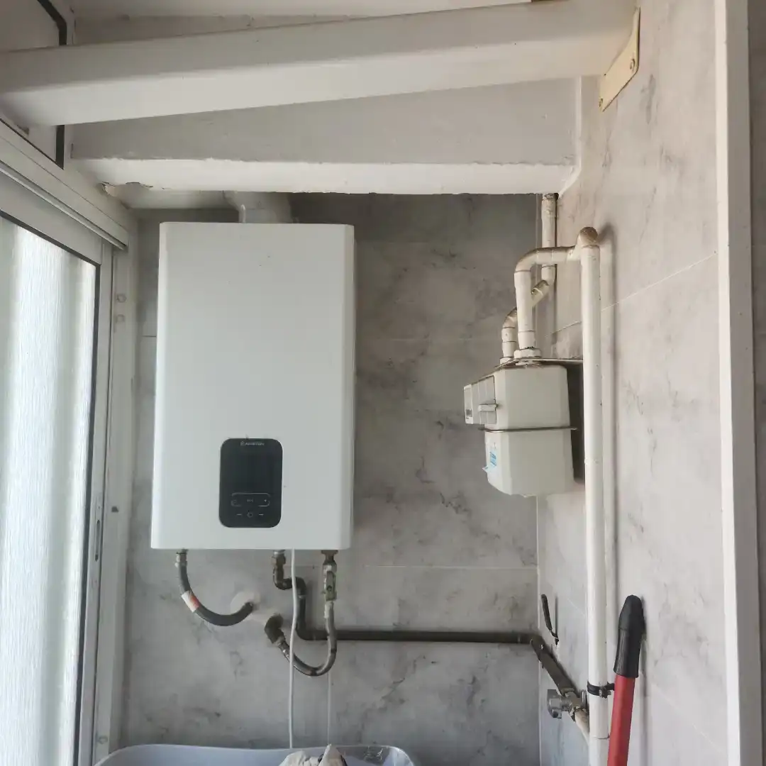 Bany de Pis en venda en L'Hospitalet de Llobregat amb Aire condicionat i Balcó