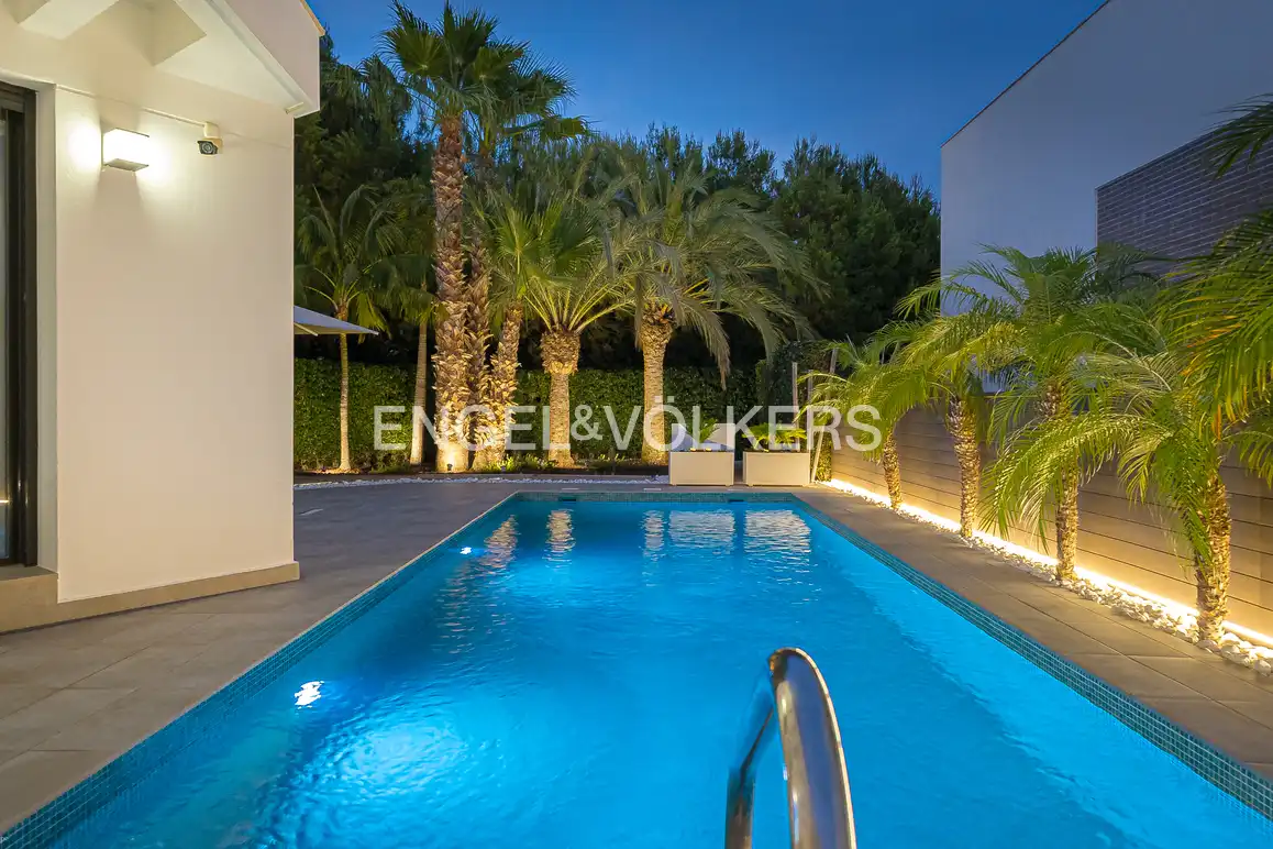 Detached house with pool for sale in Calle Copenhague, imagen 46