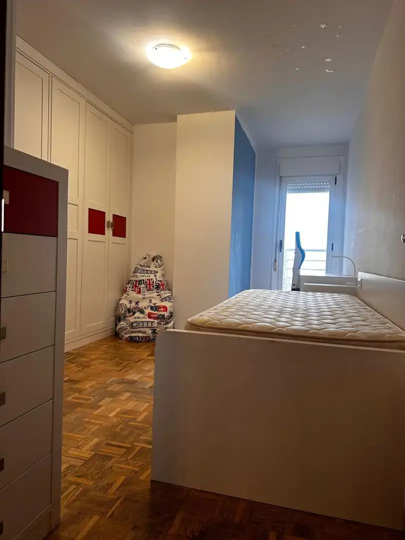 Habitación de Piso en venta en Oviedo  con Calefacción, Parquet y Trastero