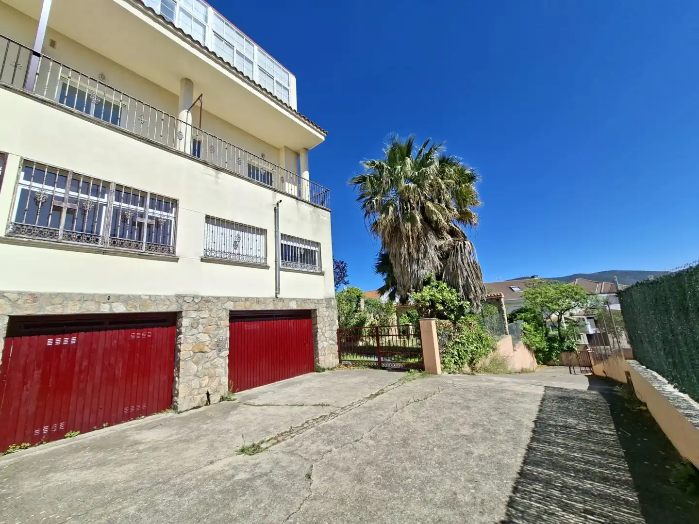 Exterior view of Houses for sale in Plasencia  with Air Conditioner