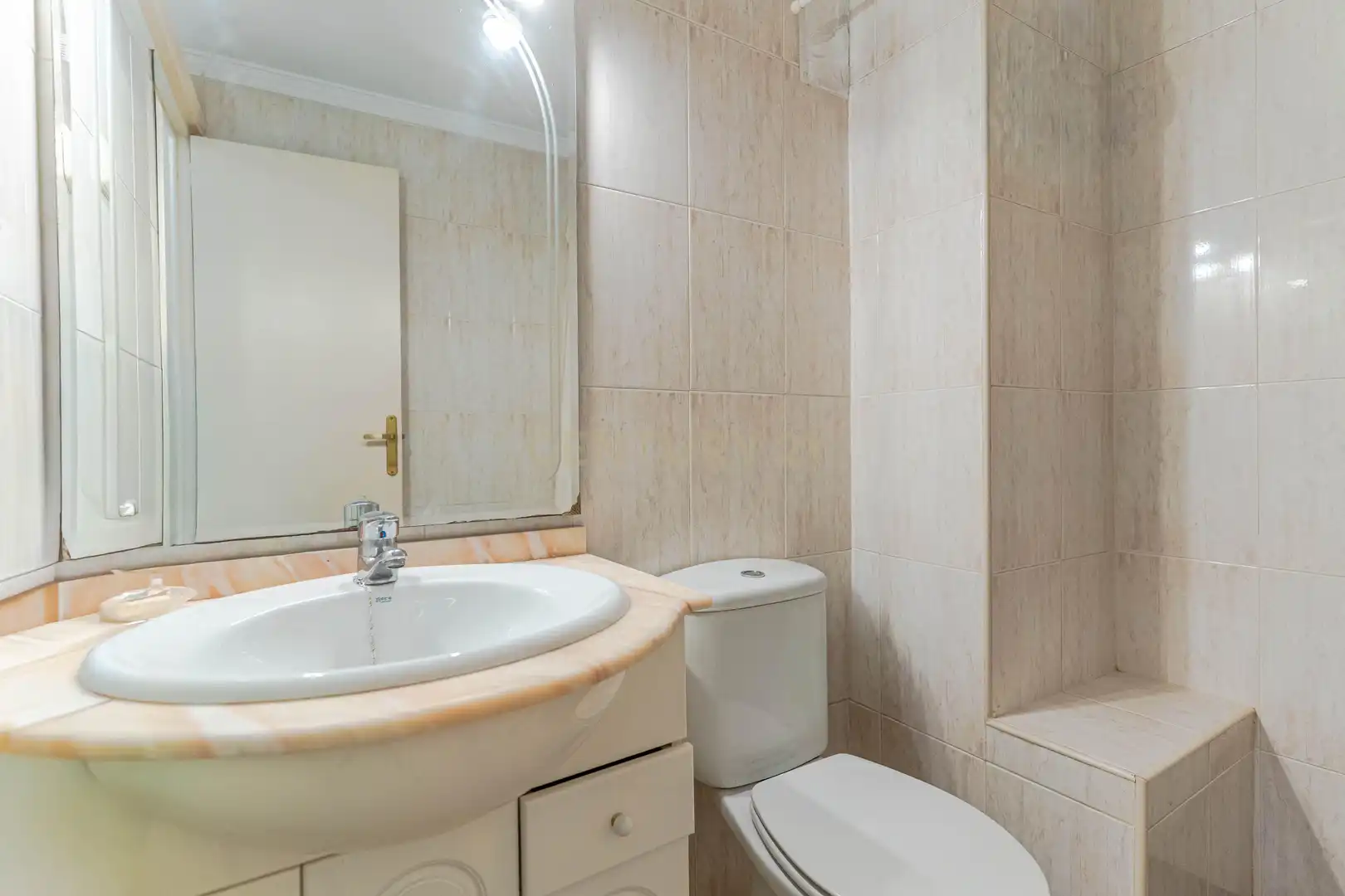 Bathroom of Flat for sale in Granada
