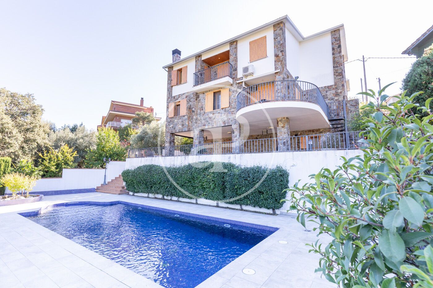 Vista exterior de Casa o xalet en venda en Castellar del Vallès amb Aire condicionat, Calefacció i Jardí privat