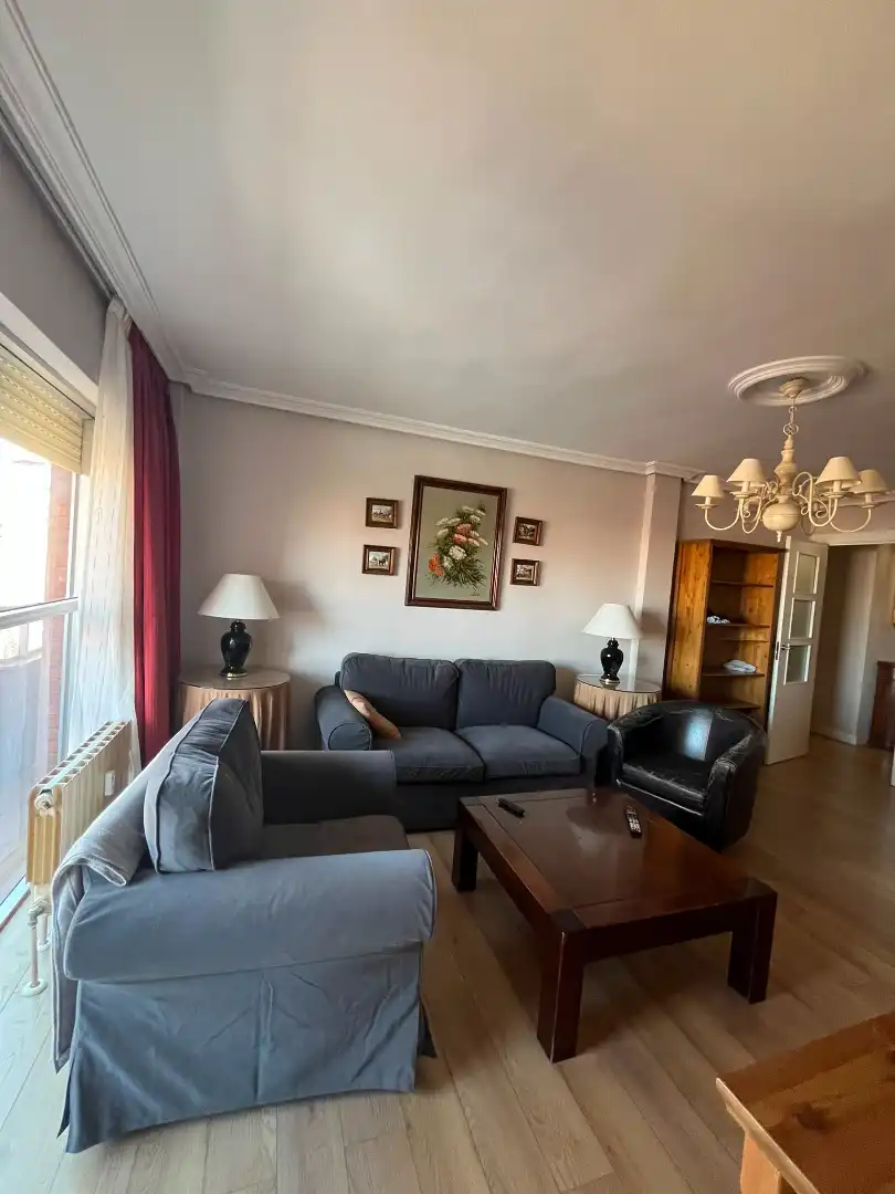 Sala d'estar de Pis de lloguer en Valladolid amb Calefacció, Moblat i Balcó