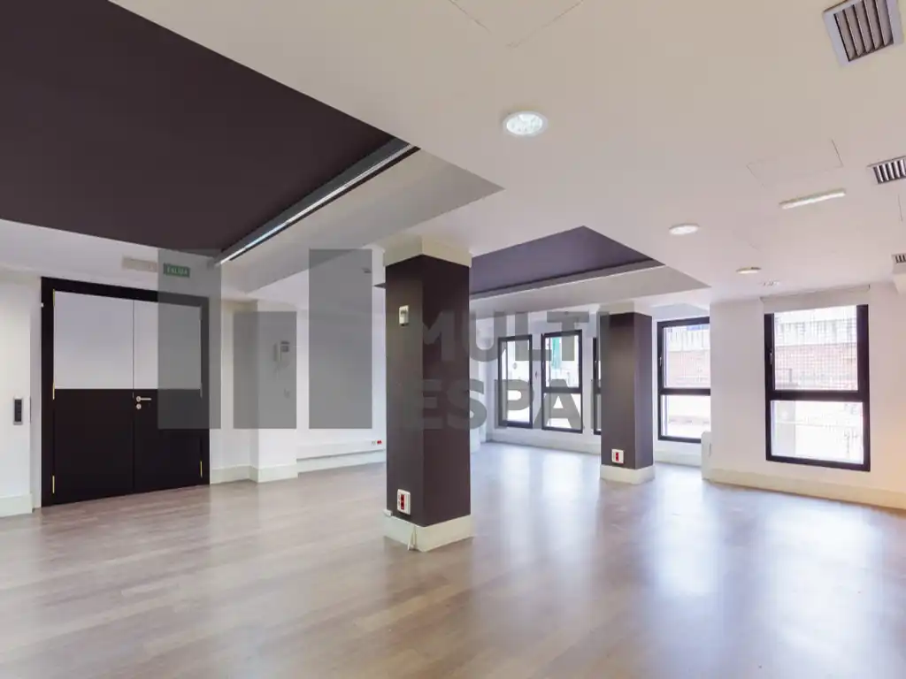 Office space with lift to rent in Carrer de Calàbria
