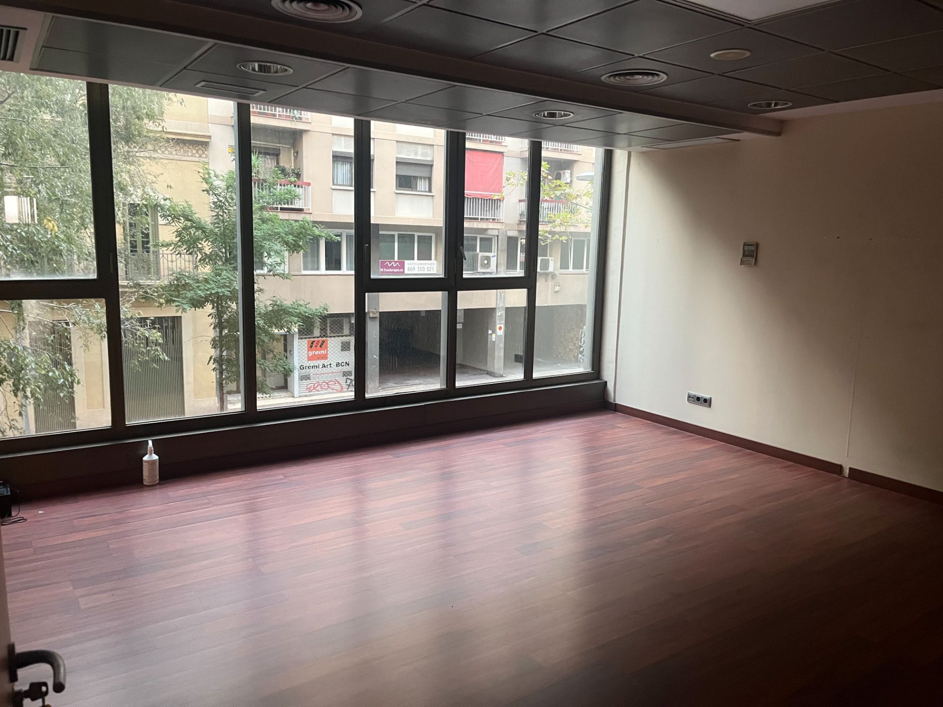 Oficina de lloguer a Carrer d'Aragó, La Nova Esquerra de l'Eixample, Eixample