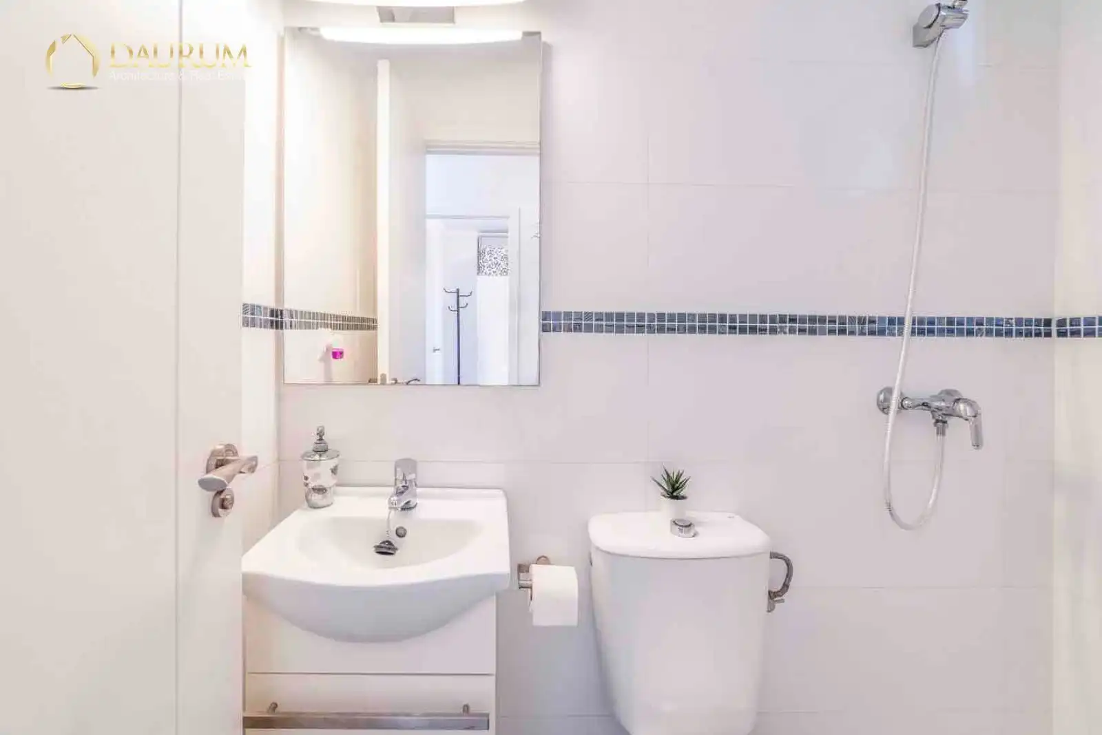 Baño de Casa adosada en venta en Bormujos con Aire acondicionado, Calefacción y Terraza