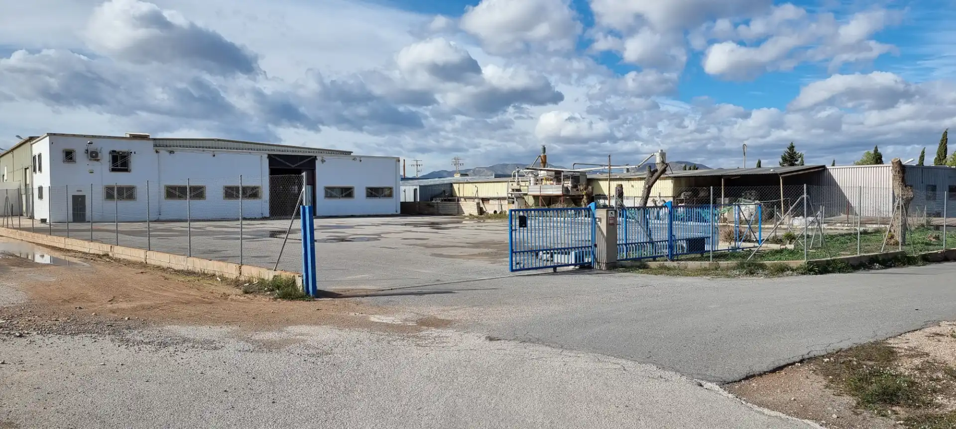Vista exterior de Nau industrial en venda en Aspe amb Calefacció i Alarma