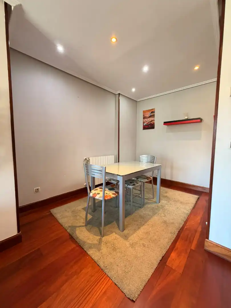 Comedor de Piso en venta en Barakaldo  con Calefacción, Parquet y Amueblado