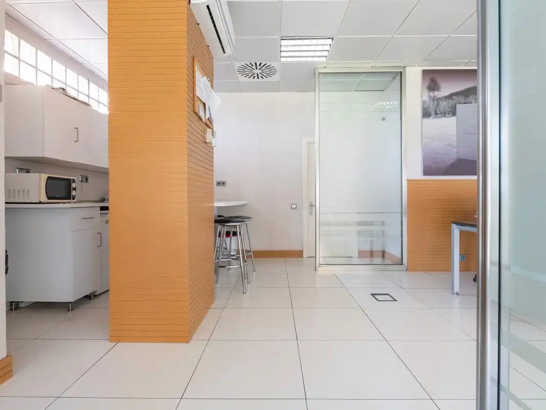 Commercial properties for rent in Pozuelo de Alarcón  with Air Conditioner and Heating