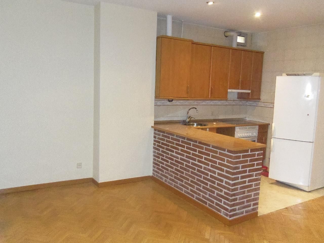Kitchen of Flat to rent in  Madrid Capital  with Heating, Parquet flooring and Oven