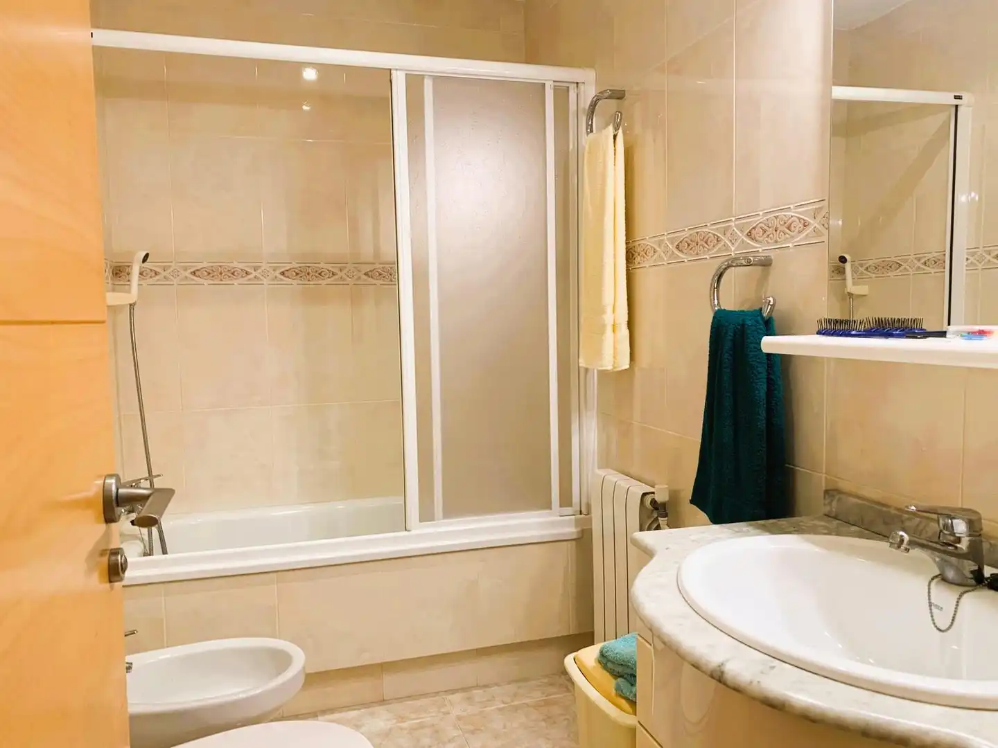 Badezimmer von Dachboden zum Verkauf in Vilanova i la Geltrú mit Klimaanlage, Heizung und Privatgarten