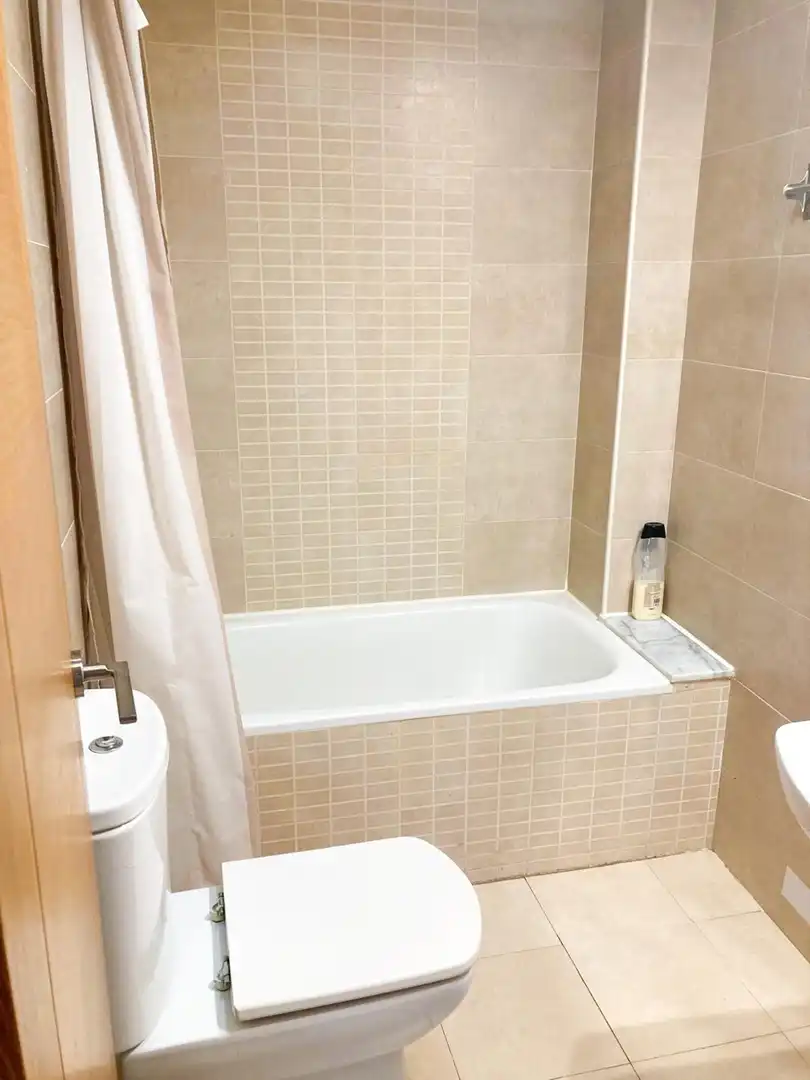 Badezimmer von Wohnung zur Miete in Valencia mit Heizung, Terrasse und Möbliert