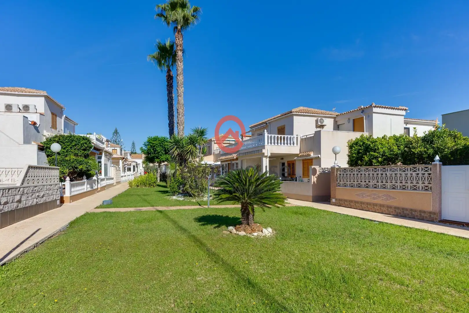 Vista exterior de Casa adosada en venta en Orihuela con Aire acondicionado, Jardín privado y Amueblado
