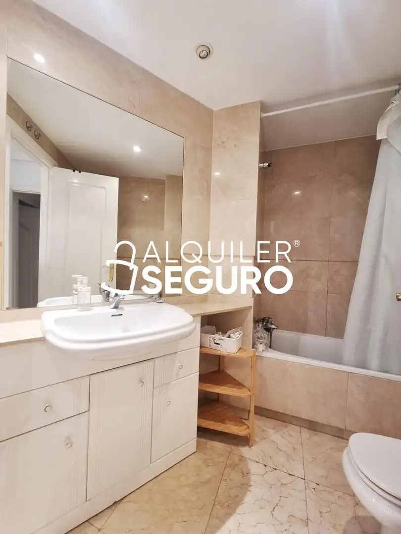 Badezimmer von Wohnung zur Miete in Majadahonda mit Heizung, Terrasse und Abstellraum