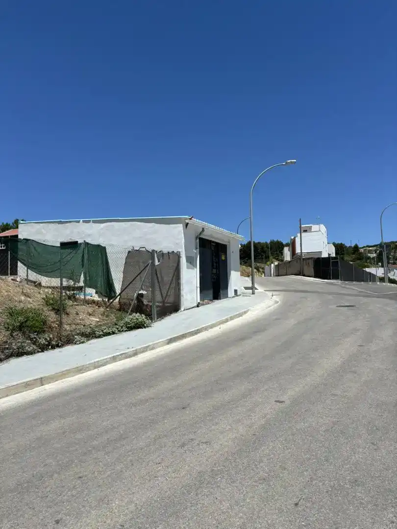 Vista exterior de Finca rústica en venda en Martos amb Jardí privat, Moblat i Rentadora