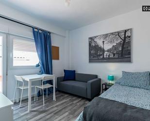 Bedroom of Flat to share in  Valencia Capital  with Air Conditioner and Terrace