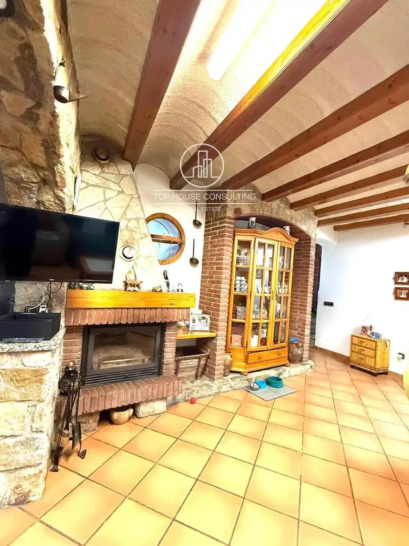 Sala d'estar de Casa o xalet en venda en Arenys de Munt amb Calefacció, Terrassa i Moblat