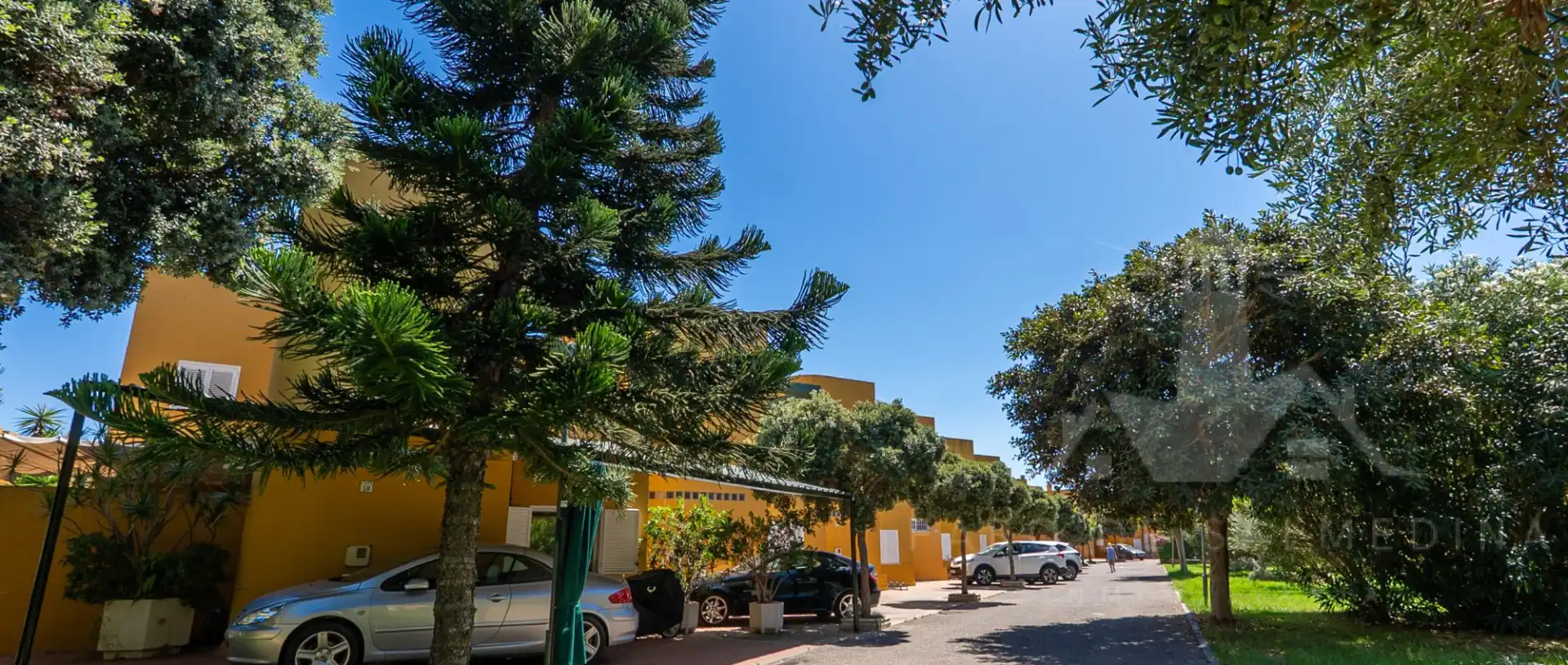 Vista exterior de Casa adosada en venta en Rota con Aire acondicionado, Terraza y Piscina comunitaria