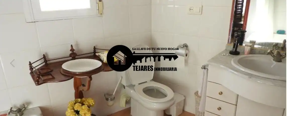 Bany de Casa o xalet en venda en Tobarra amb Calefacció, Piscina i Balcó