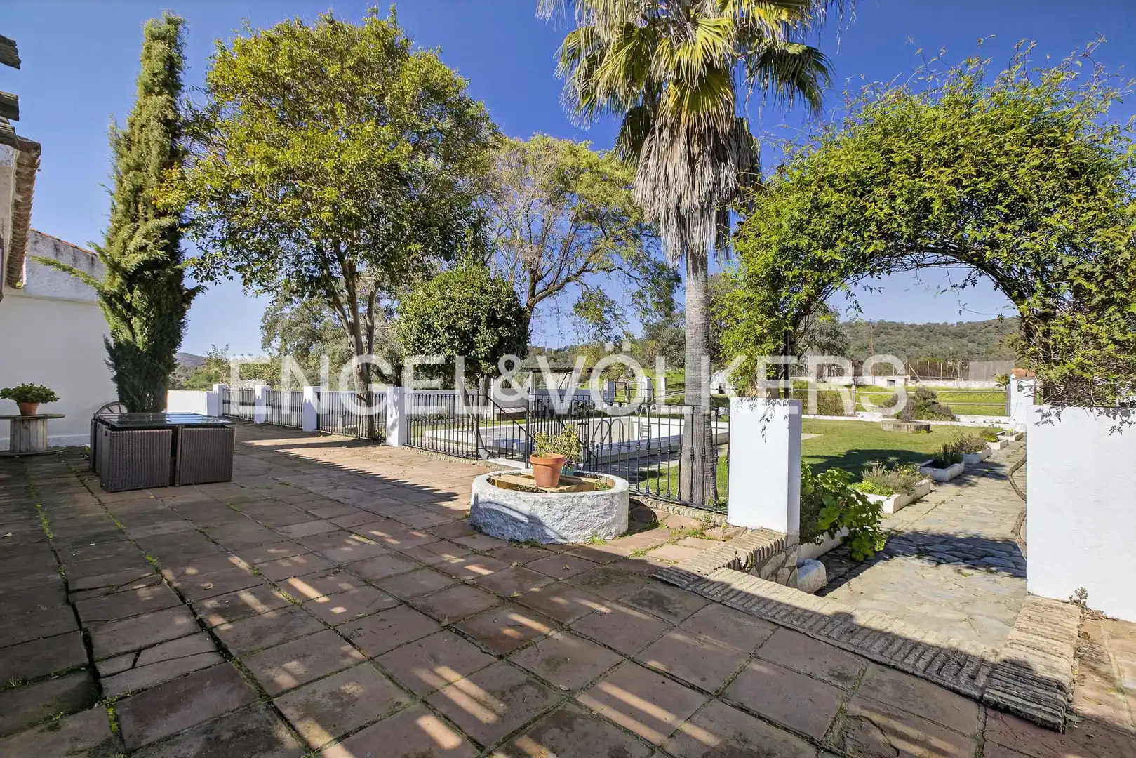 Vista exterior de Finca rústica en venta en El Castillo de las Guardas con Aire acondicionado, Calefacción y Jardín privado