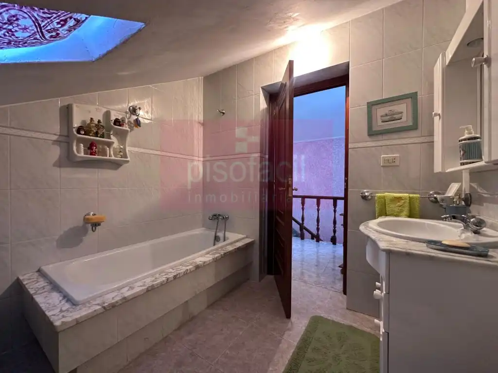 Bathroom of Houses for sale in Lugo