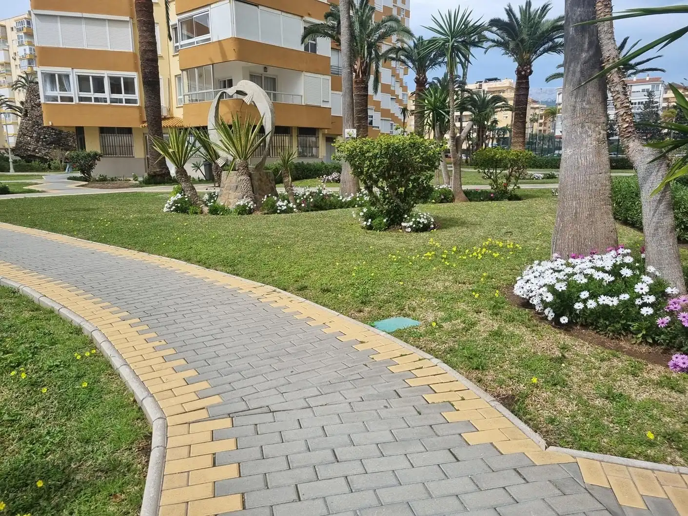 Aparcament de Estudi de lloguer en Algarrobo amb Aire condicionat, Calefacció i Terrassa