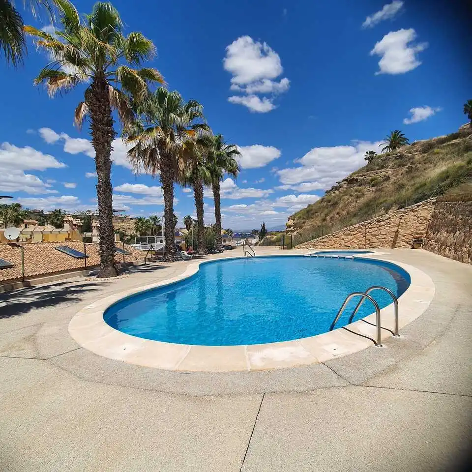 Piscina de Casa adosada en venta en Rojales con Microondas