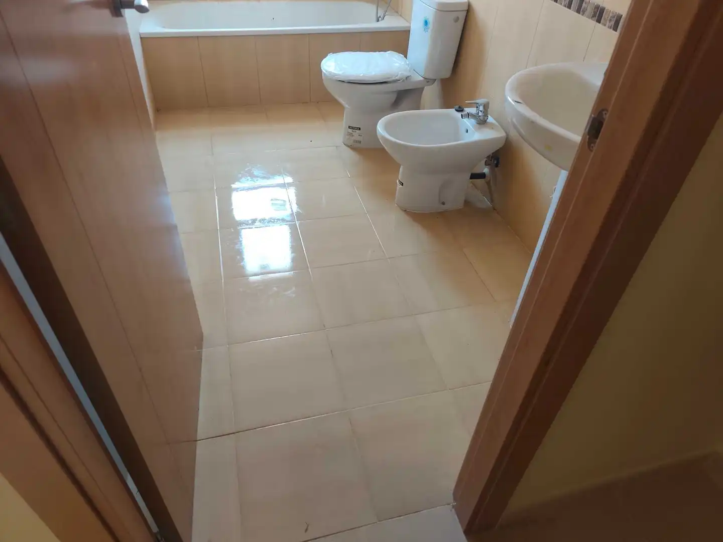 Bathroom of Flat for sale in Llombai