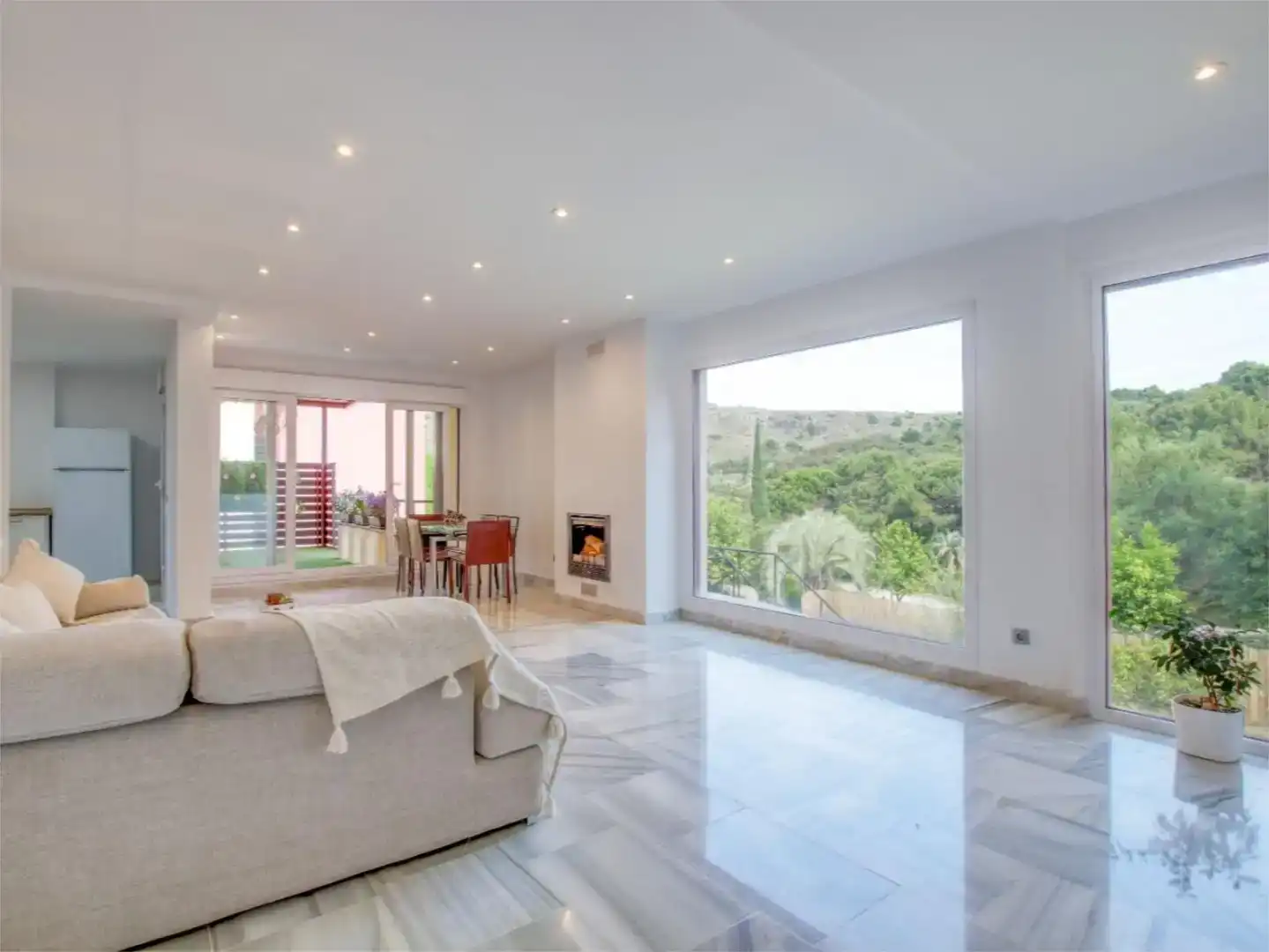 Sala d'estar de Casa o xalet en venda en Benahavís amb Aire condicionat, Piscina i Balcó