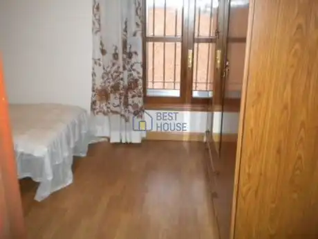 Dormitori de Casa o xalet en venda en Villamañán amb Calefacció, Jardí privat i Parquet