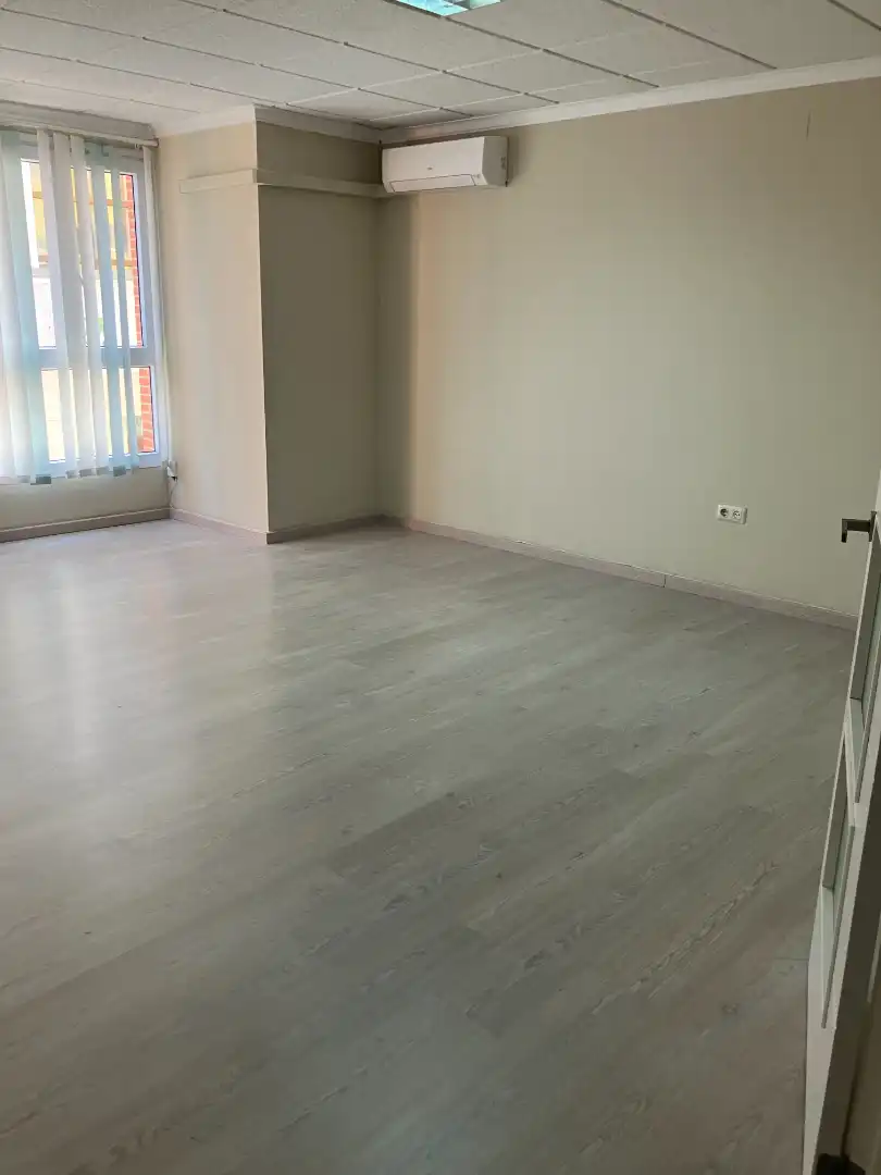 Office for rent in La Línea de la Concepción  with Air Conditioner