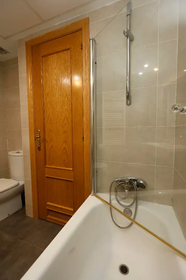 Baño de Apartamento en venta en Zaragoza con Aire acondicionado, Calefacción y Horno