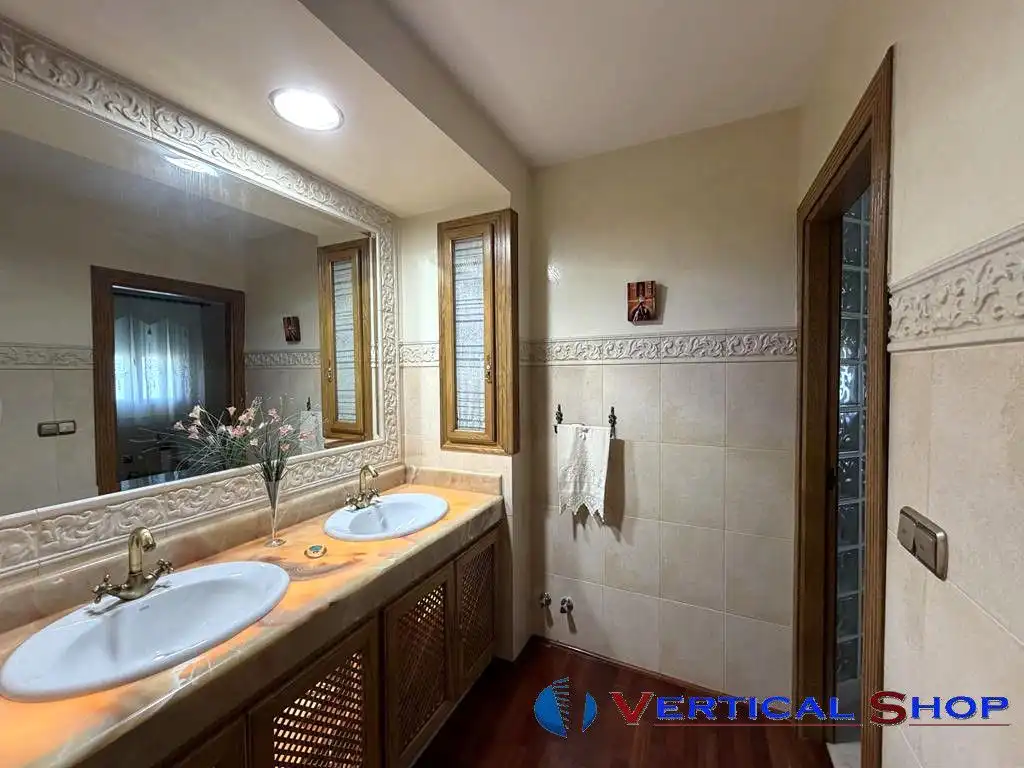 Bany de Casa o xalet en venda en Yecla amb Aire condicionat i Calefacció