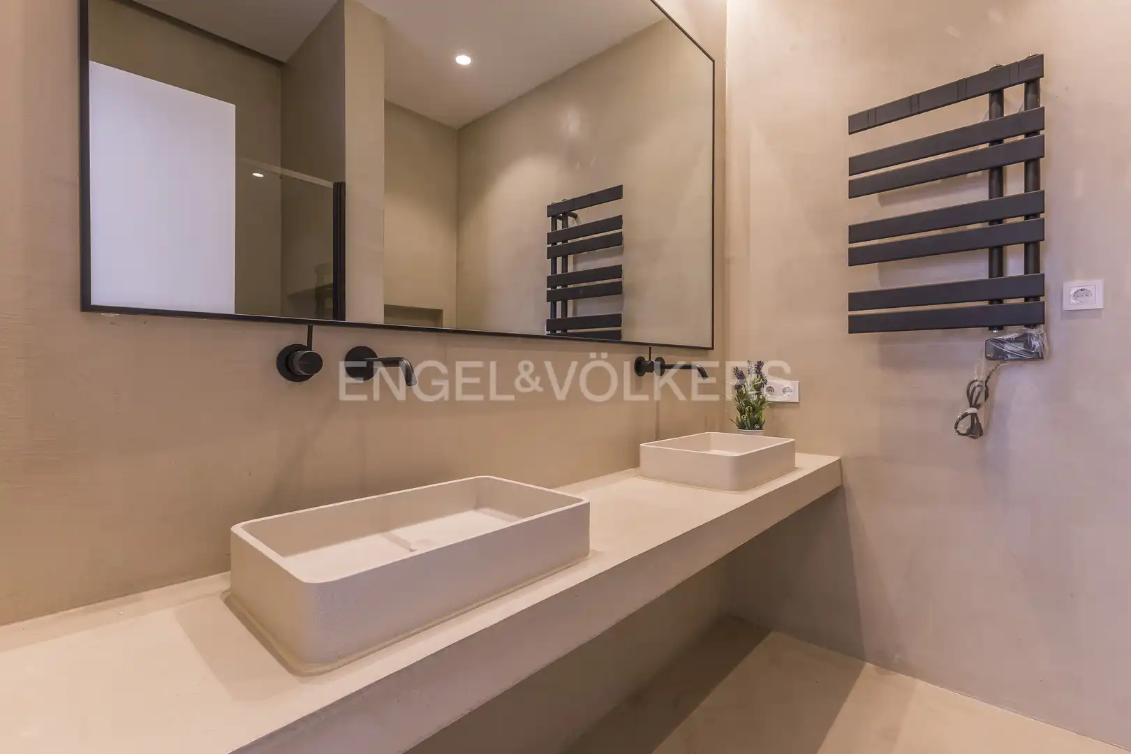 Badezimmer von Dachboden zum Verkauf in Madrid mit Klimaanlage, Heizung und Terrasse