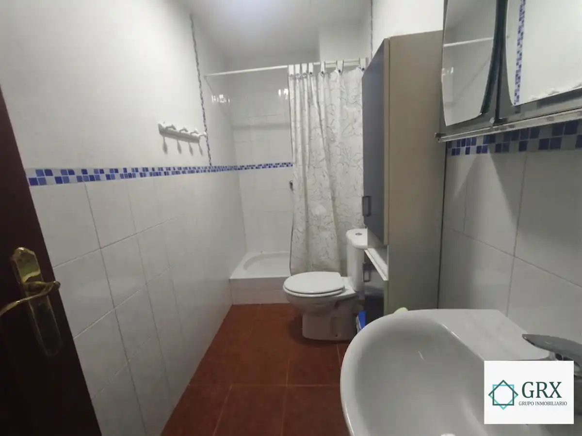 Badezimmer von Wohnung zur Miete in Granada mit Klimaanlage, Heizung und Terrasse