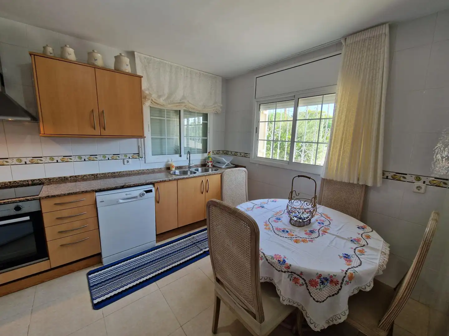 Cuina de Casa adosada en venda en Mont-roig del Camp amb Jardí privat, Terrassa i Piscina