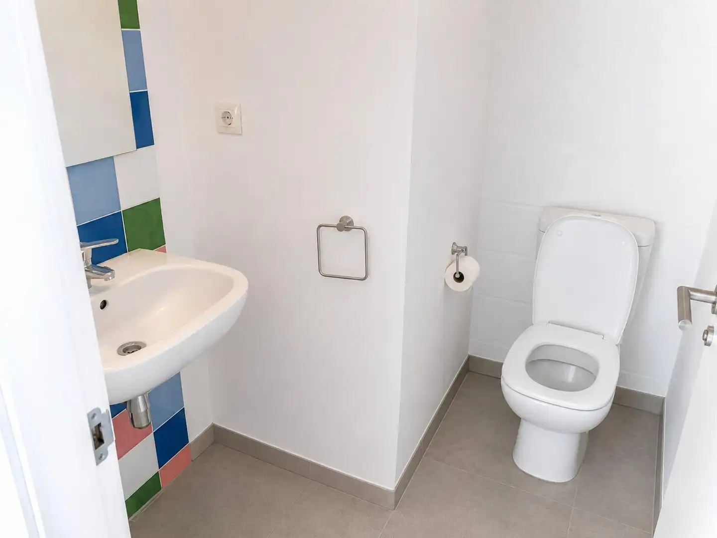 Bathroom of Industrial buildings for rent in L'Aldea