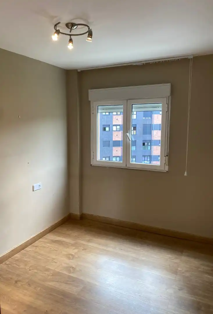 Habitación de Piso en venta en Avilés con Amueblado y Balcón