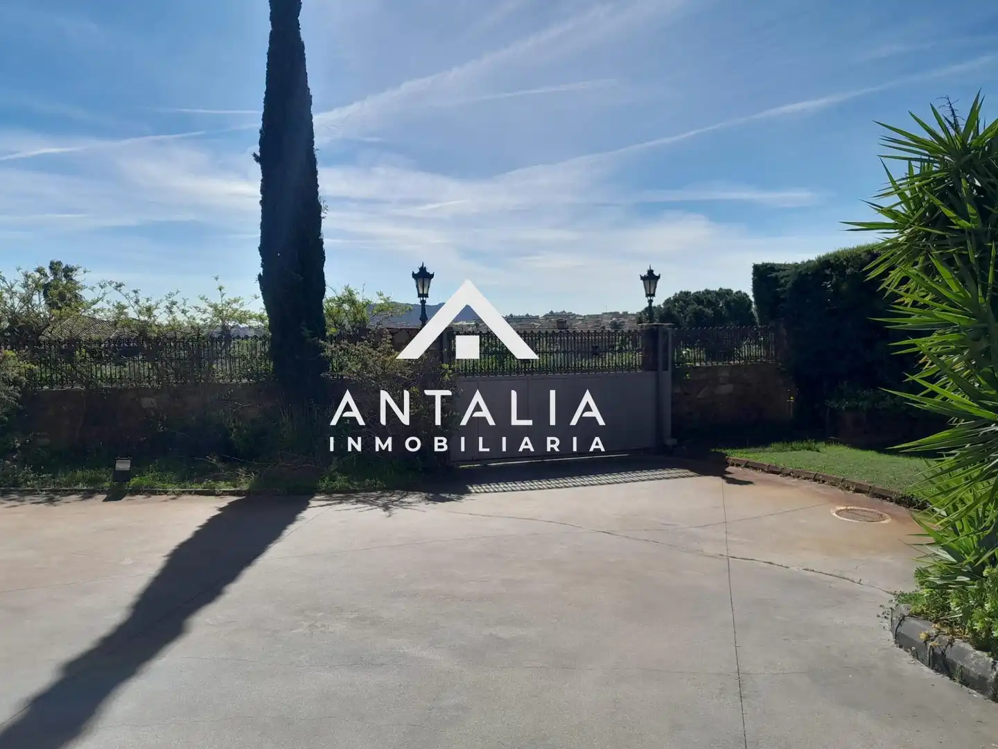 Vista exterior de Casa o xalet en venda en Cáceres amb Aire condicionat, Calefacció i Terrassa