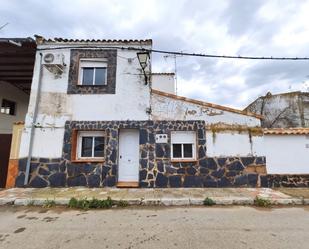 Vista exterior de Casa adosada en venda en Alcoba amb Aire condicionat