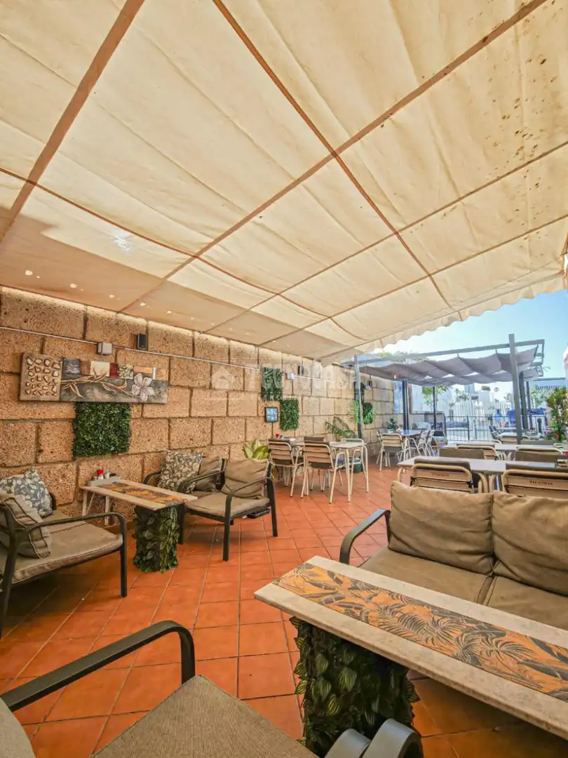 Terraza de Local en venta en Arona con Aire acondicionado