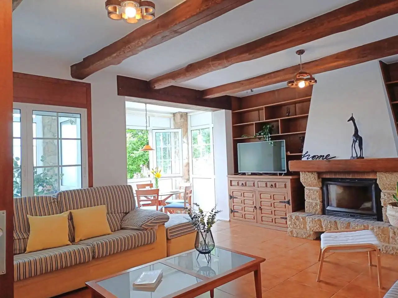 Sala de estar de Casa o chalet en venta en Oleiros con Calefacción