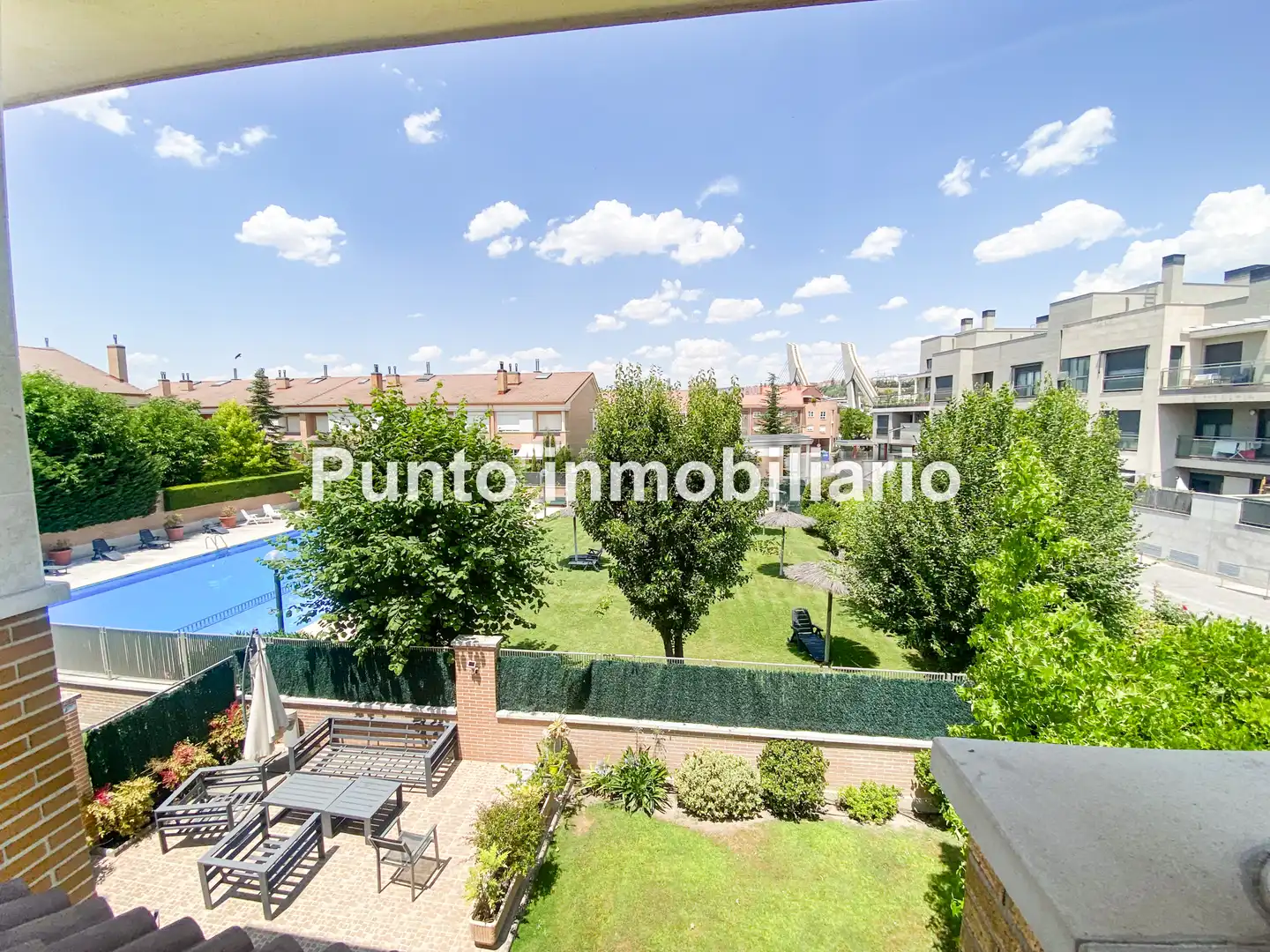 Vista exterior de Casa adosada de alquiler en Valladolid con Aire acondicionado, Calefacción y Jardín privado