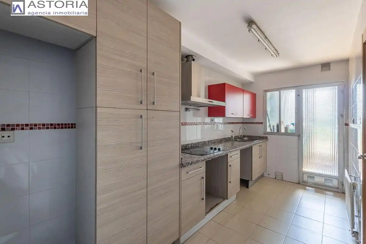 Kitchen of Flat for sale in Granada  with Heating