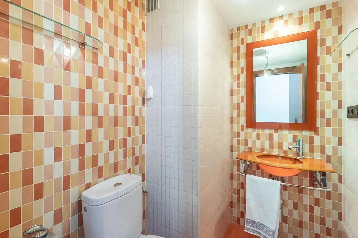 Badezimmer von Wohnung zur Miete in Granada mit Heizung und Gemeinschaftspool