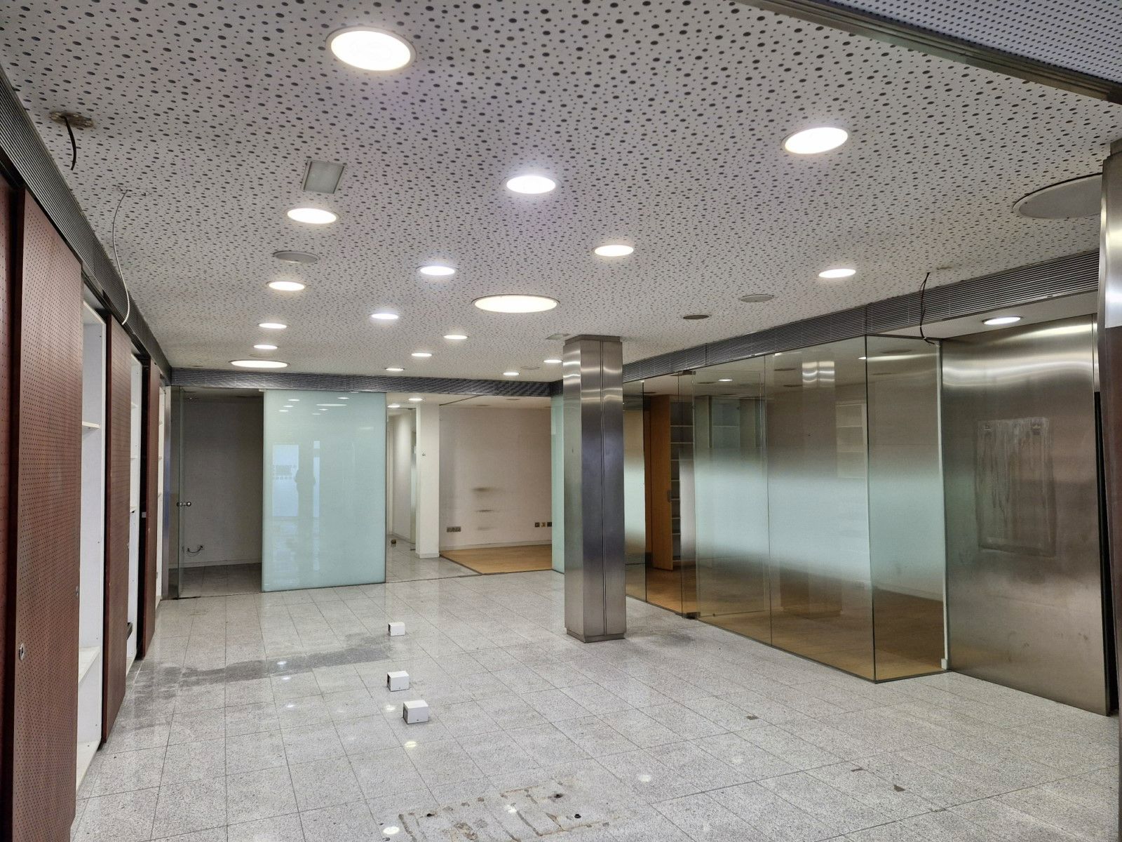 Premises to rent in Sabadell  with Alarm