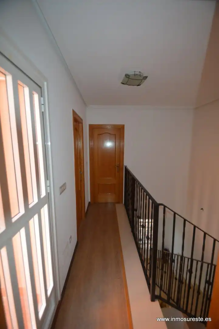 Casa adosada en venda en Orihuela amb Aire condicionat, Terrassa i Balcó