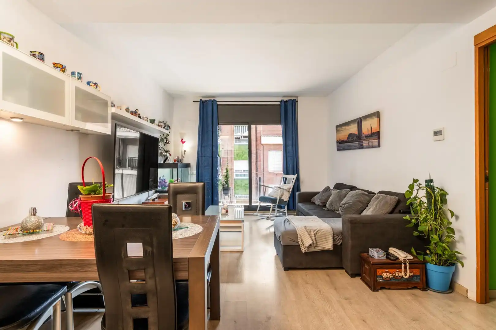 Sala d'estar de Pis en venda en Montcada i Reixac amb Parquet, Terrassa i Balcó