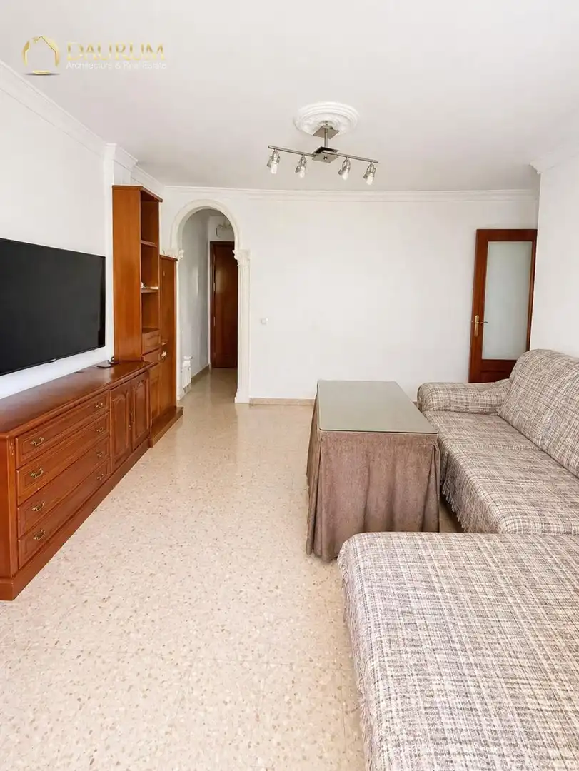 Sala de estar de Piso en venta en Alcalá de Guadaira con Aire acondicionado, Terraza y Amueblado