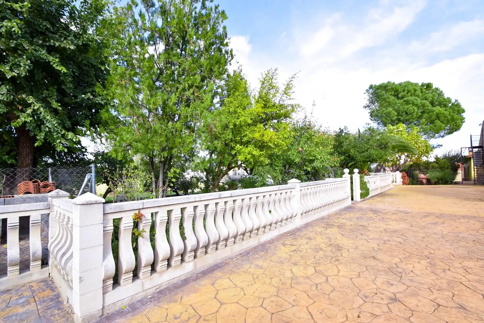 Exterior view of Houses for sale in Illescas  with Air Conditioner, Private garden and Parquet flooring